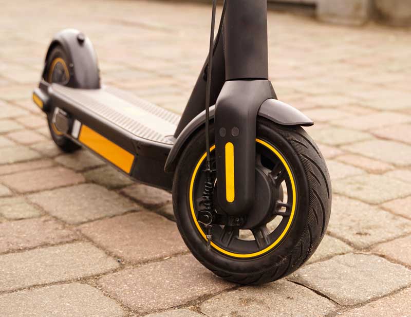 Recambios de patinetes eléctricos en stock en el taller de D SAT en Vigo